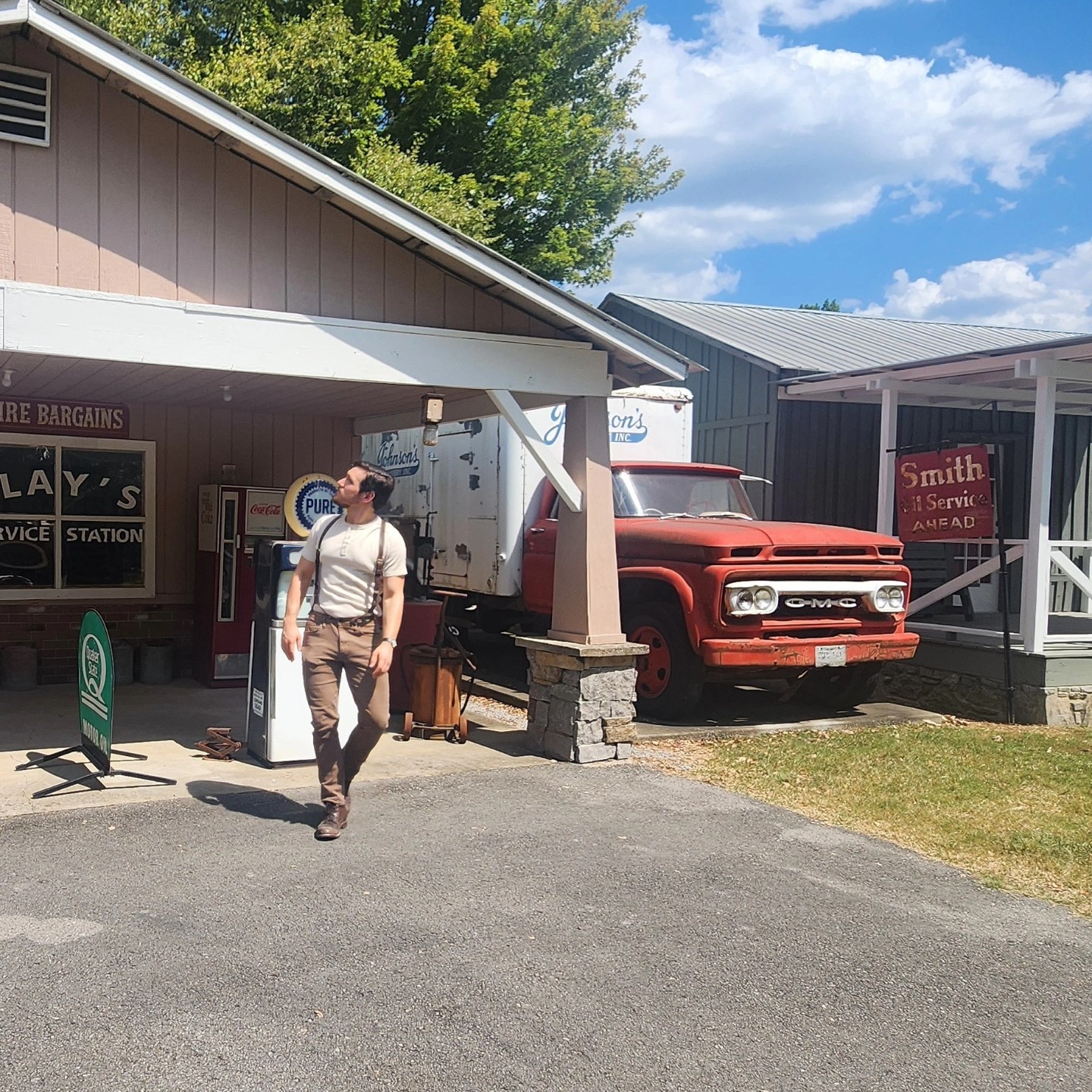 "Allen Muncy looking classic"